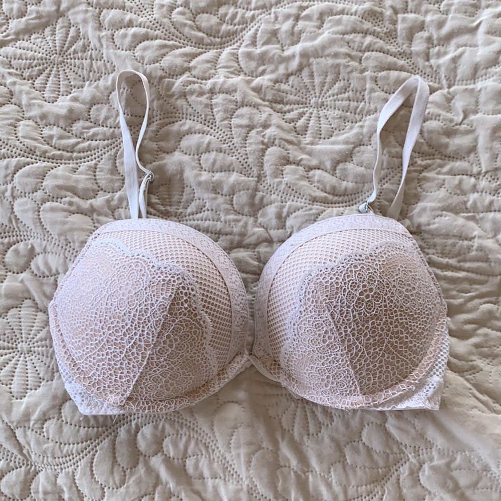 RARE - Victoria’s Secret Bombshell Plunge Bra 32D